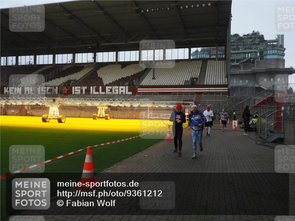 07.12.2025 - St. Pauli X-Mass-Run No. 15 Fabian Wolf http://msf.ph/oto/9361212 07.12.2025 09:58:19 Ziel 238, 261, 1173, 1633, 1774, 2205, 3405, 3515, 4206 meine-sportfotos.de