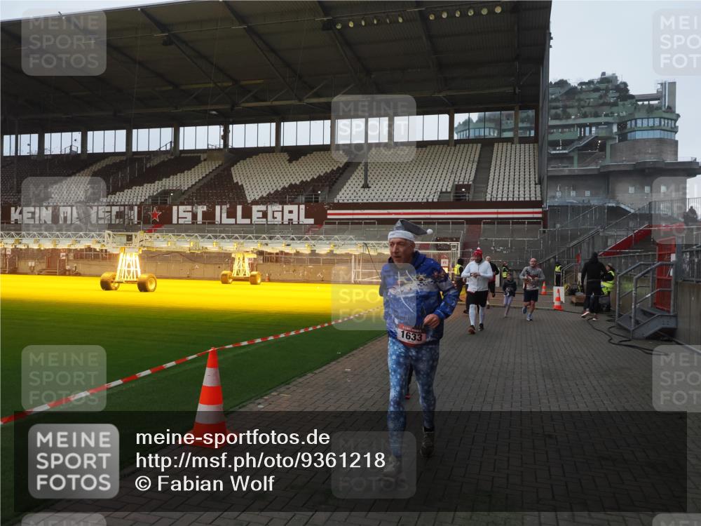 07.12.2025 - St. Pauli X-Mass-Run No. 15 Fabian Wolf http://msf.ph/oto/9361218 07.12.2025 09:58:20 Ziel 238, 261, 1173, 1633, 1774, 2205, 3405, 3515, 4206 meine-sportfotos.de