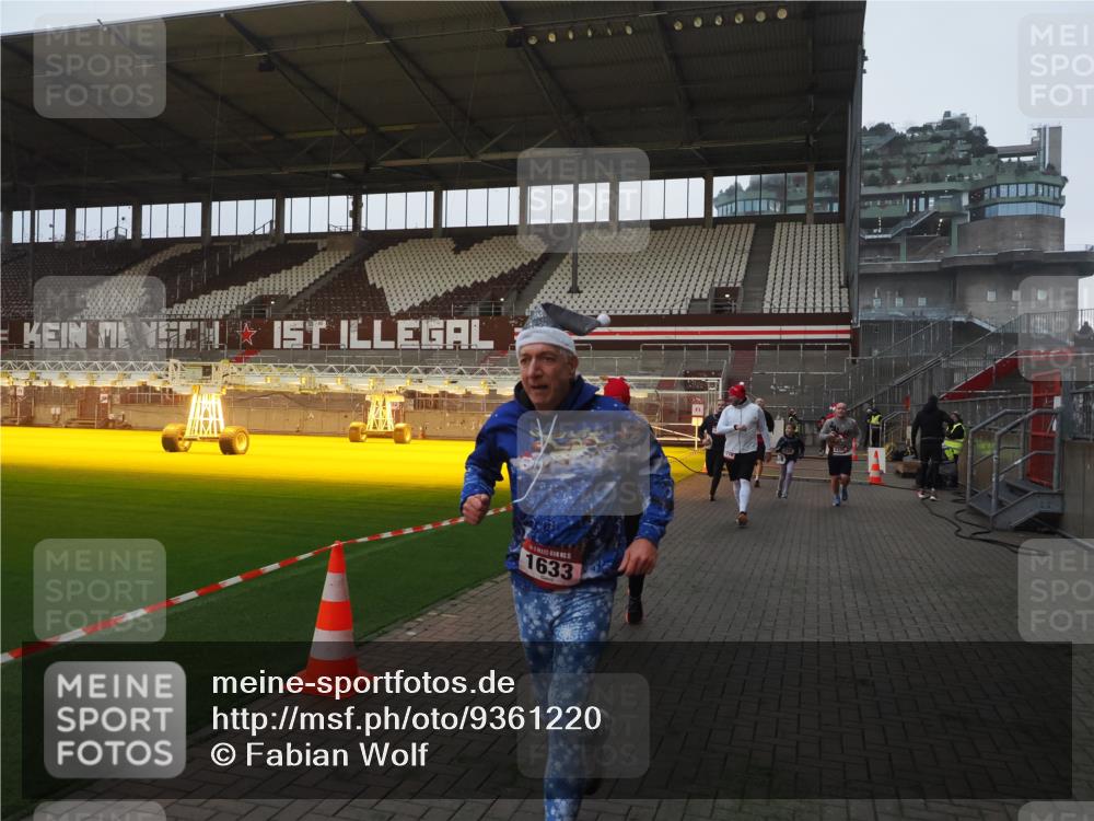 07.12.2025 - St. Pauli X-Mass-Run No. 15 Fabian Wolf http://msf.ph/oto/9361220 07.12.2025 09:58:20 Ziel 238, 261, 1173, 1633, 1774, 2205, 3405, 3515, 4206 meine-sportfotos.de
