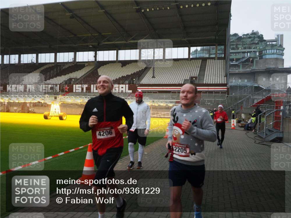 07.12.2025 - St. Pauli X-Mass-Run No. 15 Fabian Wolf http://msf.ph/oto/9361229 07.12.2025 09:58:24 Ziel 238, 261, 1173, 1633, 1774, 2205, 3515, 4031, 4206 meine-sportfotos.de