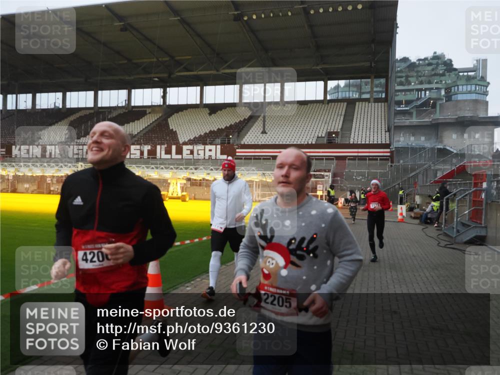 07.12.2025 - St. Pauli X-Mass-Run No. 15 Fabian Wolf http://msf.ph/oto/9361230 07.12.2025 09:58:25 Ziel 238, 261, 483, 1173, 1633, 1774, 2205, 3515, 4031, 4206 meine-sportfotos.de