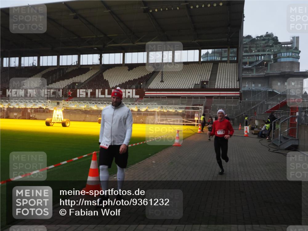 07.12.2025 - St. Pauli X-Mass-Run No. 15 Fabian Wolf http://msf.ph/oto/9361232 07.12.2025 09:58:25 Ziel 238, 261, 483, 1173, 1633, 1774, 2205, 3515, 4031, 4206 meine-sportfotos.de