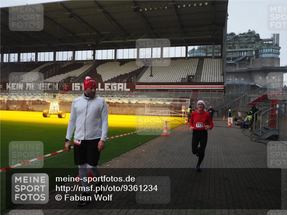 07.12.2025 - St. Pauli X-Mass-Run No. 15 Fabian Wolf http://msf.ph/oto/9361234 07.12.2025 09:58:26 Ziel 238, 261, 483, 1173, 1633, 1774, 2205, 3515, 4031, 4206 meine-sportfotos.de