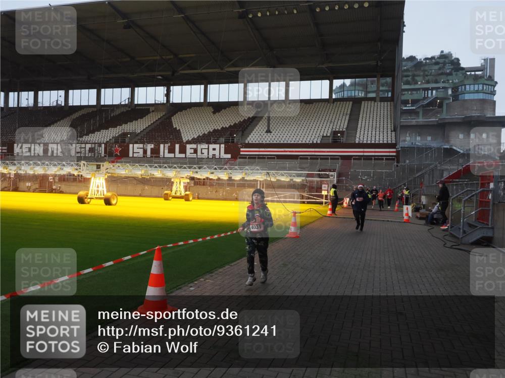 07.12.2025 - St. Pauli X-Mass-Run No. 15 Fabian Wolf http://msf.ph/oto/9361241 07.12.2025 09:58:29 Ziel 238, 261, 483, 1173, 1603, 1633, 1774, 2205, 3515, 4031, 4206 meine-sportfotos.de