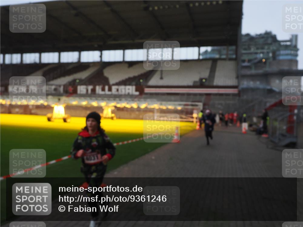 07.12.2025 - St. Pauli X-Mass-Run No. 15 Fabian Wolf http://msf.ph/oto/9361246 07.12.2025 09:58:30 Ziel 238, 261, 483, 532, 1173, 1603, 1633, 1774, 2205, 3515, 4031, 4206 meine-sportfotos.de