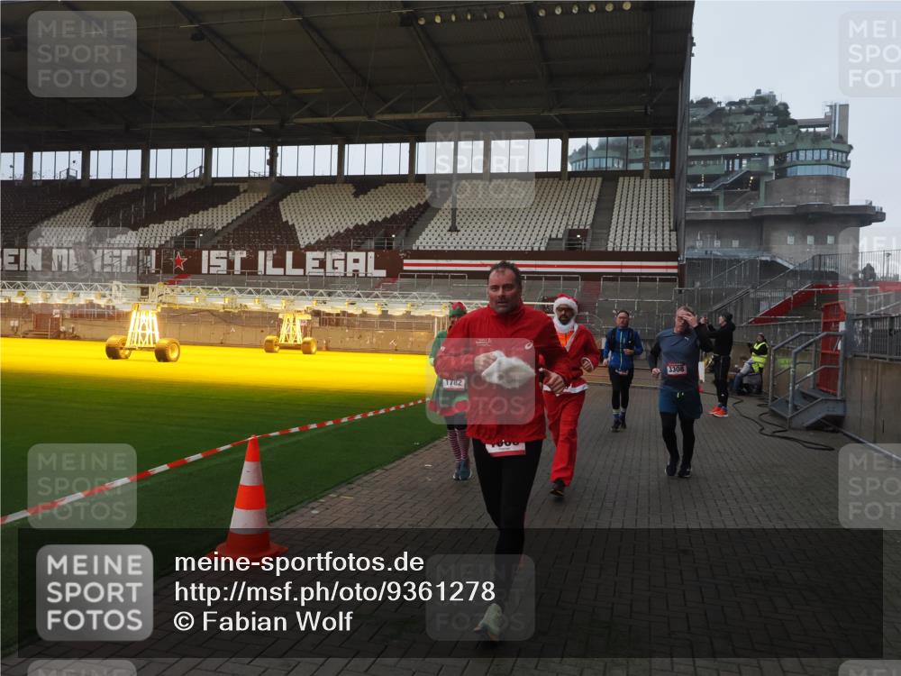 07.12.2025 - St. Pauli X-Mass-Run No. 15 Fabian Wolf http://msf.ph/oto/9361278 07.12.2025 09:58:39 Ziel 483, 532, 1003, 1115, 1173, 1528, 1542, 1603, 1782, 1785, 2392, 3308, 4031, 4206 meine-sportfotos.de