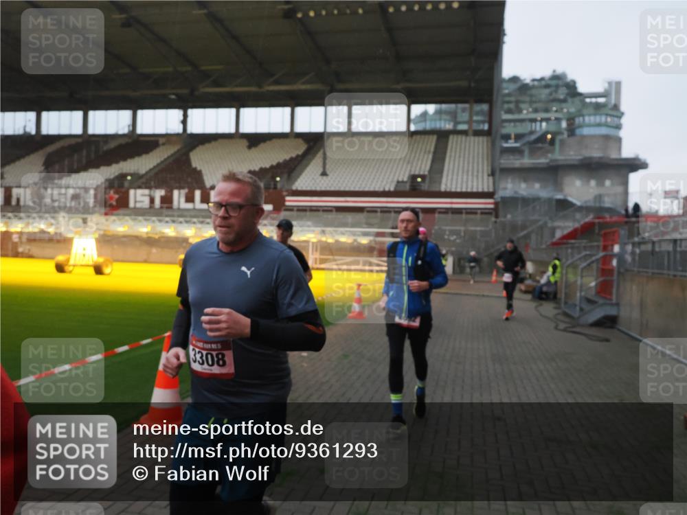 07.12.2025 - St. Pauli X-Mass-Run No. 15 Fabian Wolf http://msf.ph/oto/9361293 07.12.2025 09:58:42 Ziel 483, 532, 1003, 1115, 1528, 1542, 1603, 1782, 1785, 2392, 3308, 4031 meine-sportfotos.de