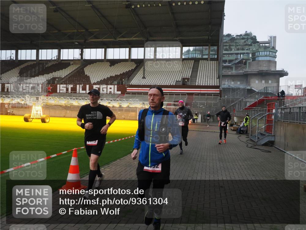 07.12.2025 - St. Pauli X-Mass-Run No. 15 Fabian Wolf http://msf.ph/oto/9361304 07.12.2025 09:58:42 Ziel 483, 532, 1003, 1115, 1528, 1542, 1603, 1782, 1785, 2392, 3308, 4031 meine-sportfotos.de
