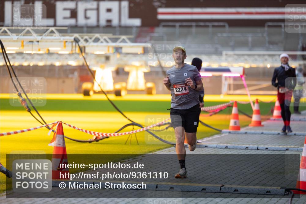 07.12.2025 - St. Pauli X-Mass-Run No. 15 Michael Strokosch http://msf.ph/oto/9361310 07.12.2025 10:51:32 Laufen 2224 meine-sportfotos.de