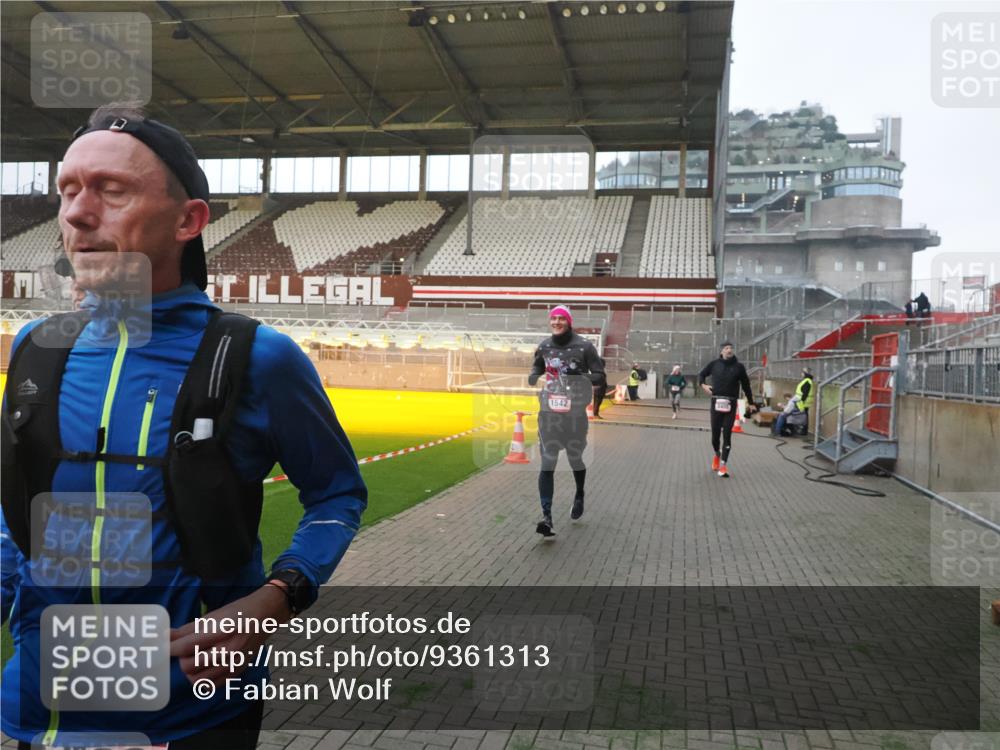 07.12.2025 - St. Pauli X-Mass-Run No. 15 Fabian Wolf http://msf.ph/oto/9361313 07.12.2025 09:58:43 Ziel 483, 532, 655, 1003, 1115, 1528, 1542, 1603, 1782, 1785, 2392, 3308 meine-sportfotos.de