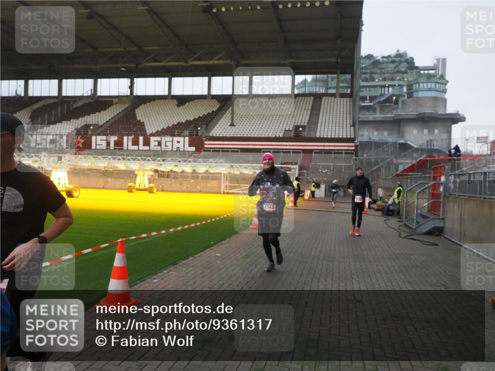 07.12.2025 - St. Pauli X-Mass-Run No. 15 Fabian Wolf http://msf.ph/oto/9361317 07.12.2025 09:58:43 Ziel 483, 532, 655, 1003, 1115, 1528, 1542, 1603, 1782, 1785, 2392, 3308 meine-sportfotos.de