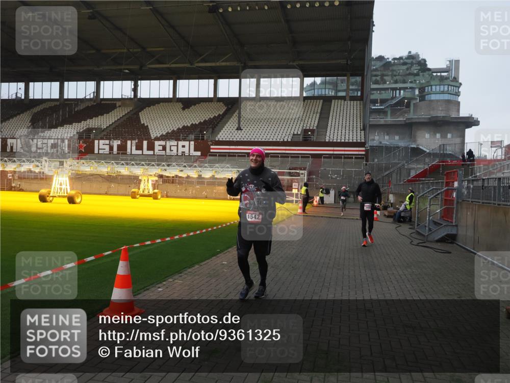 07.12.2025 - St. Pauli X-Mass-Run No. 15 Fabian Wolf http://msf.ph/oto/9361325 07.12.2025 09:58:43 Ziel 483, 532, 655, 1003, 1115, 1528, 1542, 1603, 1782, 1785, 2392, 3308 meine-sportfotos.de