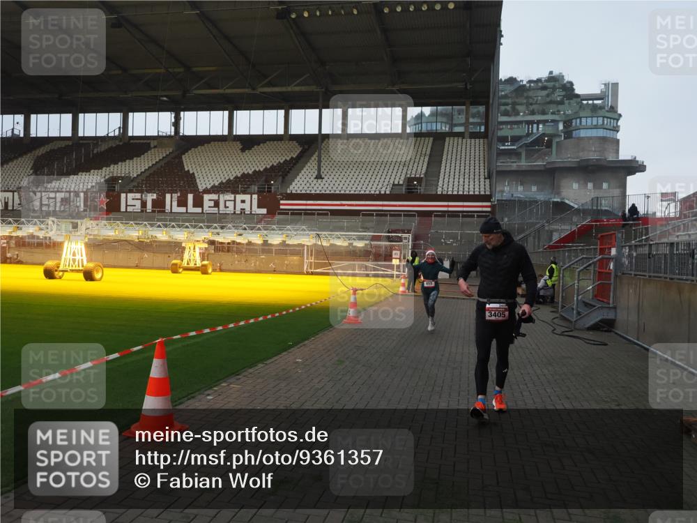 07.12.2025 - St. Pauli X-Mass-Run No. 15 Fabian Wolf http://msf.ph/oto/9361357 07.12.2025 09:58:47 Ziel 532, 655, 1003, 1115, 1528, 1542, 1603, 1782, 1785, 2392, 3308 meine-sportfotos.de