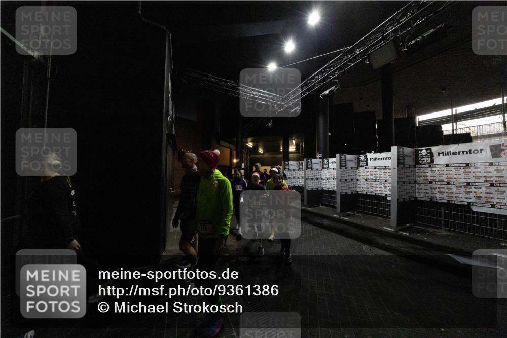 07.12.2025 - St. Pauli X-Mass-Run No. 15 Michael Strokosch http://msf.ph/oto/9361386 07.12.2025 11:11:47 Laufen 2330, 2948, 3263 meine-sportfotos.de