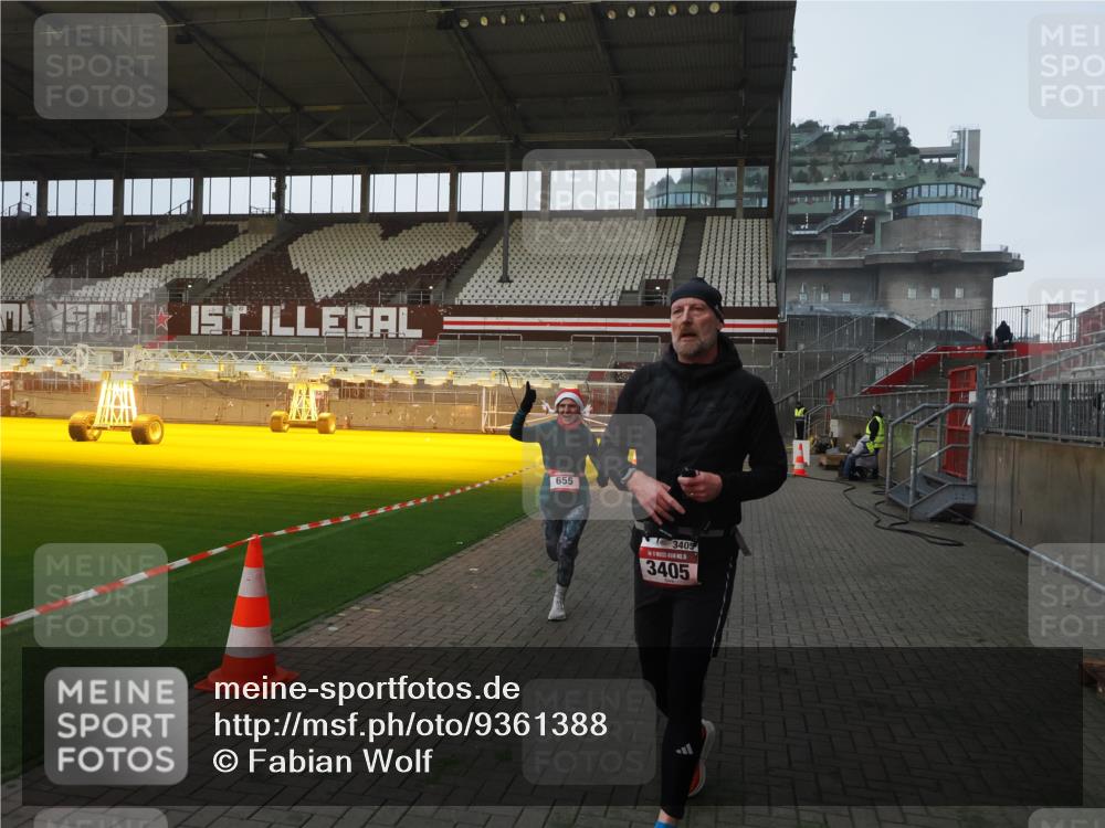 07.12.2025 - St. Pauli X-Mass-Run No. 15 Fabian Wolf http://msf.ph/oto/9361388 07.12.2025 09:58:49 Ziel 532, 655, 1003, 1115, 1528, 1542, 1782, 1785, 2392, 3308 meine-sportfotos.de