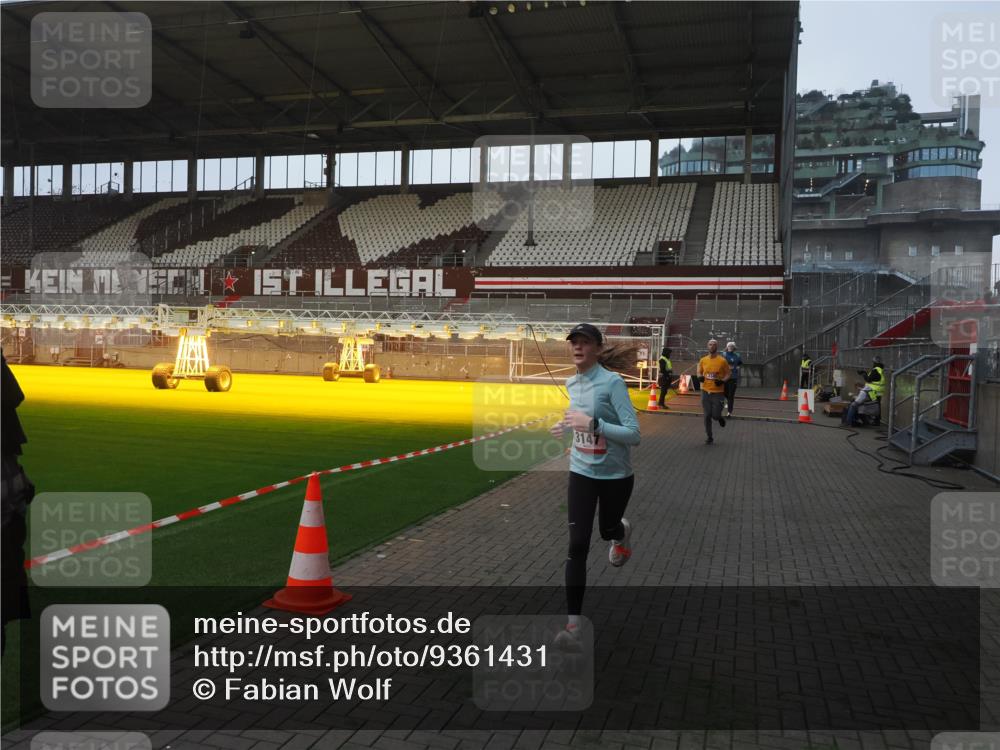 07.12.2025 - St. Pauli X-Mass-Run No. 15 Fabian Wolf http://msf.ph/oto/9361431 07.12.2025 09:59:02 Ziel 655, 2529, 3147, 3345 meine-sportfotos.de