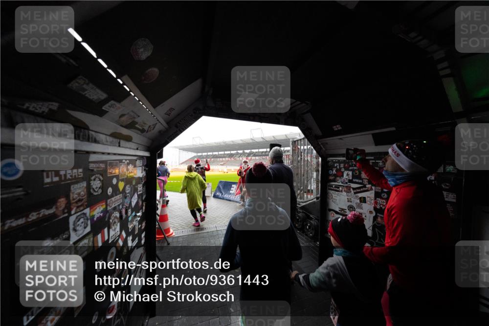 07.12.2025 - St. Pauli X-Mass-Run No. 15 Michael Strokosch http://msf.ph/oto/9361443 07.12.2025 11:12:40 Laufen 65, 1910 meine-sportfotos.de