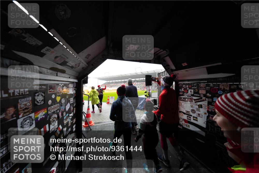 07.12.2025 - St. Pauli X-Mass-Run No. 15 Michael Strokosch http://msf.ph/oto/9361444 07.12.2025 11:12:40 Laufen 440, 1910 meine-sportfotos.de