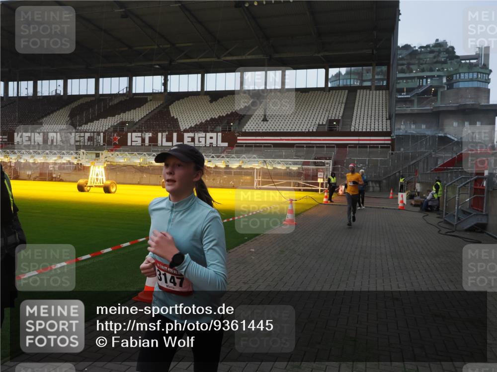 07.12.2025 - St. Pauli X-Mass-Run No. 15 Fabian Wolf http://msf.ph/oto/9361445 07.12.2025 09:59:03 Ziel 655, 2529, 3147, 3345 meine-sportfotos.de