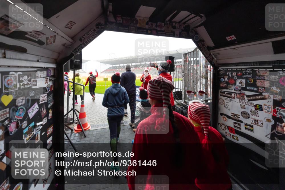 07.12.2025 - St. Pauli X-Mass-Run No. 15 Michael Strokosch http://msf.ph/oto/9361446 07.12.2025 11:12:41 Laufen 1910, 1910 meine-sportfotos.de