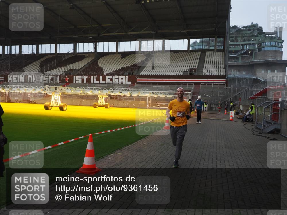 07.12.2025 - St. Pauli X-Mass-Run No. 15 Fabian Wolf http://msf.ph/oto/9361456 07.12.2025 09:59:05 Ziel 2529, 3147, 3345 meine-sportfotos.de