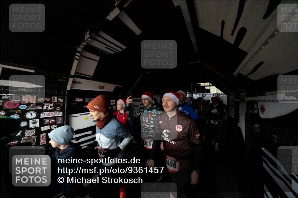 07.12.2025 - St. Pauli X-Mass-Run No. 15 Michael Strokosch http://msf.ph/oto/9361457 07.12.2025 11:12:50 Laufen 406, 486, 981 meine-sportfotos.de