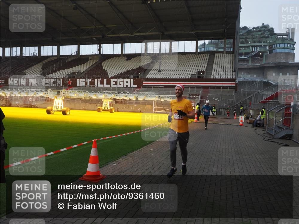 07.12.2025 - St. Pauli X-Mass-Run No. 15 Fabian Wolf http://msf.ph/oto/9361460 07.12.2025 09:59:05 Ziel 2529, 3147, 3345 meine-sportfotos.de