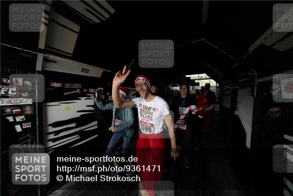 07.12.2025 - St. Pauli X-Mass-Run No. 15 Michael Strokosch http://msf.ph/oto/9361471 07.12.2025 11:12:55 Laufen 4, 8, 93, 030, 399 meine-sportfotos.de