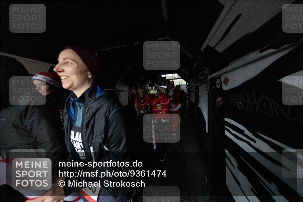 07.12.2025 - St. Pauli X-Mass-Run No. 15 Michael Strokosch http://msf.ph/oto/9361474 07.12.2025 11:12:57 Laufen 3, 2170, 824 meine-sportfotos.de