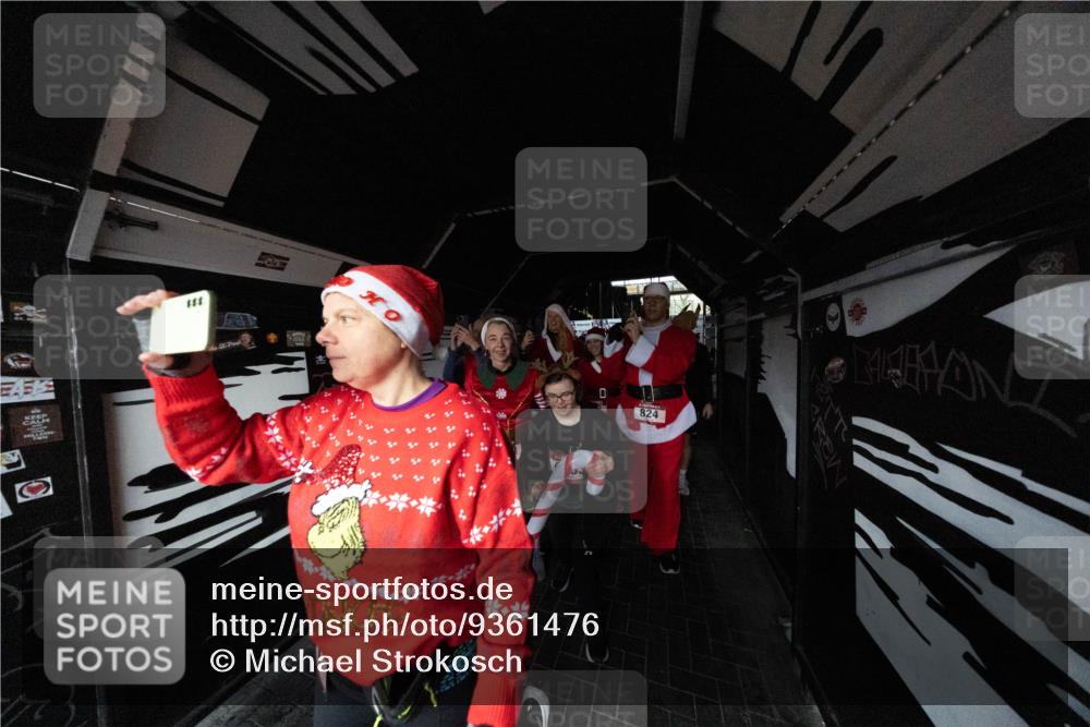 07.12.2025 - St. Pauli X-Mass-Run No. 15 Michael Strokosch http://msf.ph/oto/9361476 07.12.2025 11:12:59 Laufen 824 meine-sportfotos.de