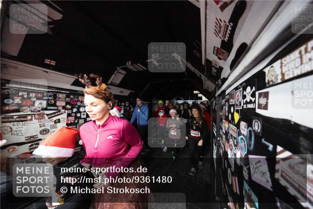 07.12.2025 - St. Pauli X-Mass-Run No. 15 Michael Strokosch http://msf.ph/oto/9361480 07.12.2025 11:13:05 Laufen 128 meine-sportfotos.de