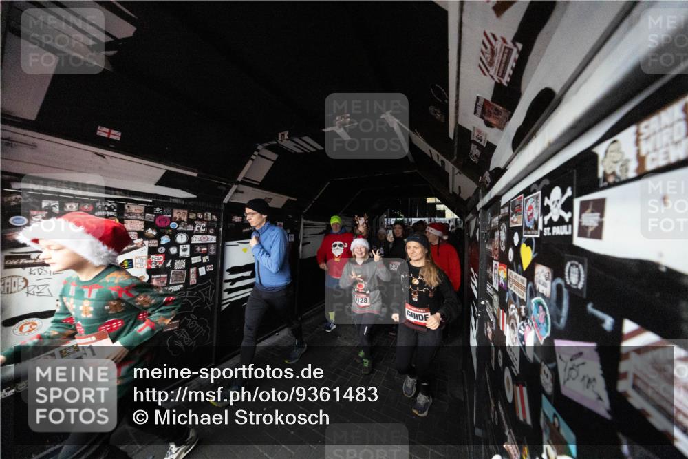 07.12.2025 - St. Pauli X-Mass-Run No. 15 Michael Strokosch http://msf.ph/oto/9361483 07.12.2025 11:13:06 Laufen 15, 128 meine-sportfotos.de