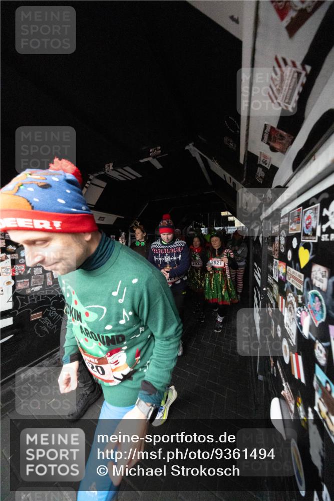 07.12.2025 - St. Pauli X-Mass-Run No. 15 Michael Strokosch http://msf.ph/oto/9361494 07.12.2025 11:13:12 Laufen 1910, 20, 2933, 2921 meine-sportfotos.de