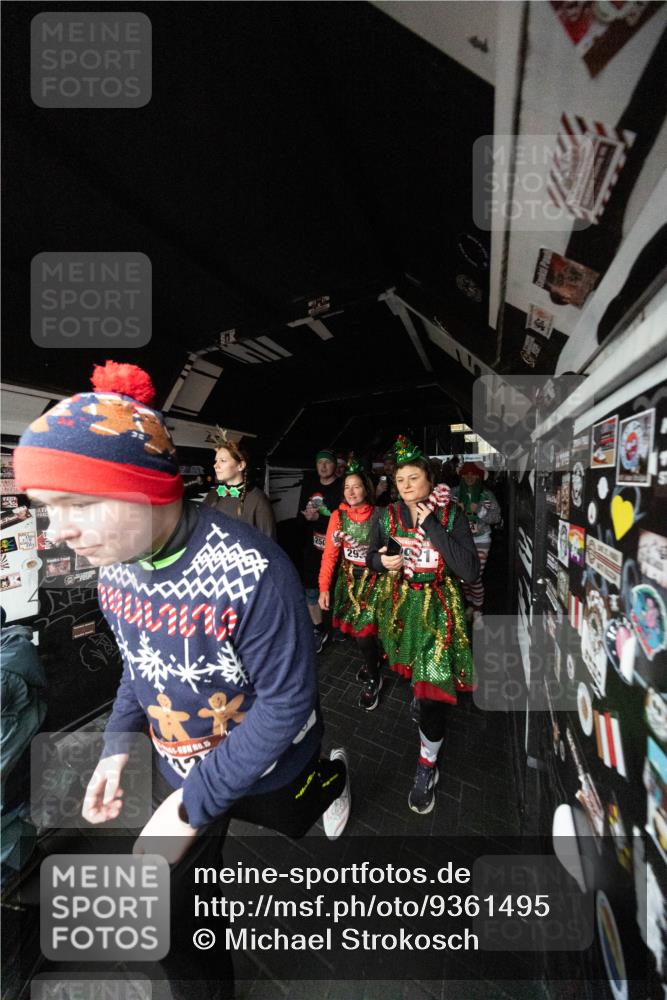 07.12.2025 - St. Pauli X-Mass-Run No. 15 Michael Strokosch http://msf.ph/oto/9361495 07.12.2025 11:13:13 Laufen 250, 29 meine-sportfotos.de