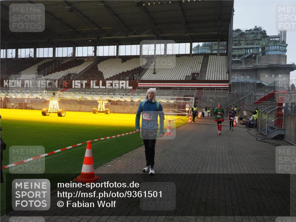 07.12.2025 - St. Pauli X-Mass-Run No. 15 Fabian Wolf http://msf.ph/oto/9361501 07.12.2025 09:59:12 Ziel 939, 1120, 2529, 3147, 3345 meine-sportfotos.de