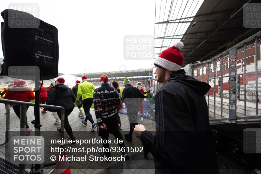 07.12.2025 - St. Pauli X-Mass-Run No. 15 Michael Strokosch http://msf.ph/oto/9361502 07.12.2025 11:13:21 Laufen 1 meine-sportfotos.de