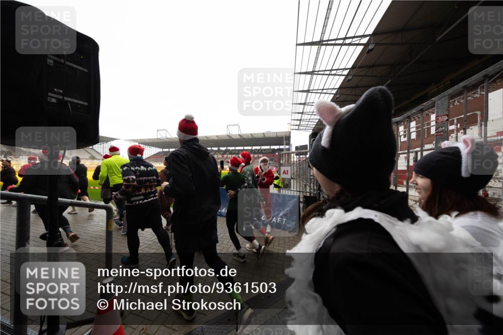 07.12.2025 - St. Pauli X-Mass-Run No. 15 Michael Strokosch http://msf.ph/oto/9361503 07.12.2025 11:13:21 Laufen 1 meine-sportfotos.de