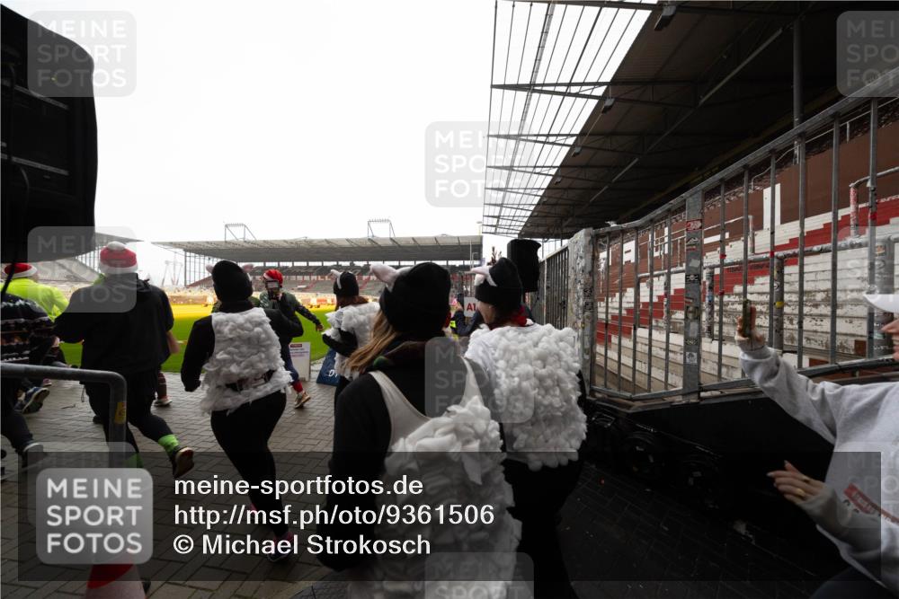 07.12.2025 - St. Pauli X-Mass-Run No. 15 Michael Strokosch http://msf.ph/oto/9361506 07.12.2025 11:13:22 Laufen 1 meine-sportfotos.de
