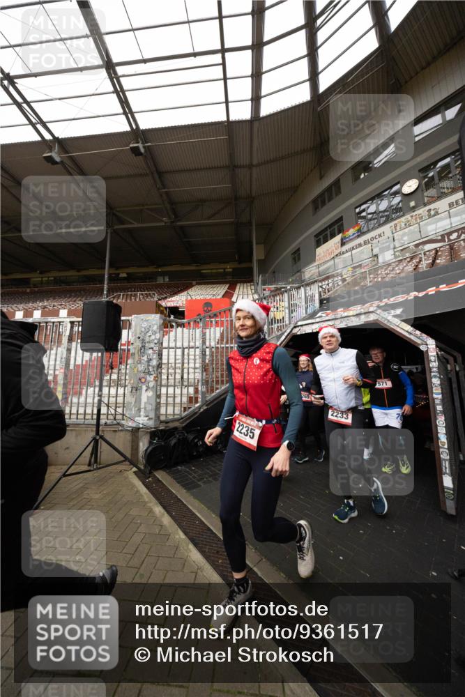 07.12.2025 - St. Pauli X-Mass-Run No. 15 Michael Strokosch http://msf.ph/oto/9361517 07.12.2025 11:14:31 Laufen 2235, 269, 2233, 571, 10 meine-sportfotos.de