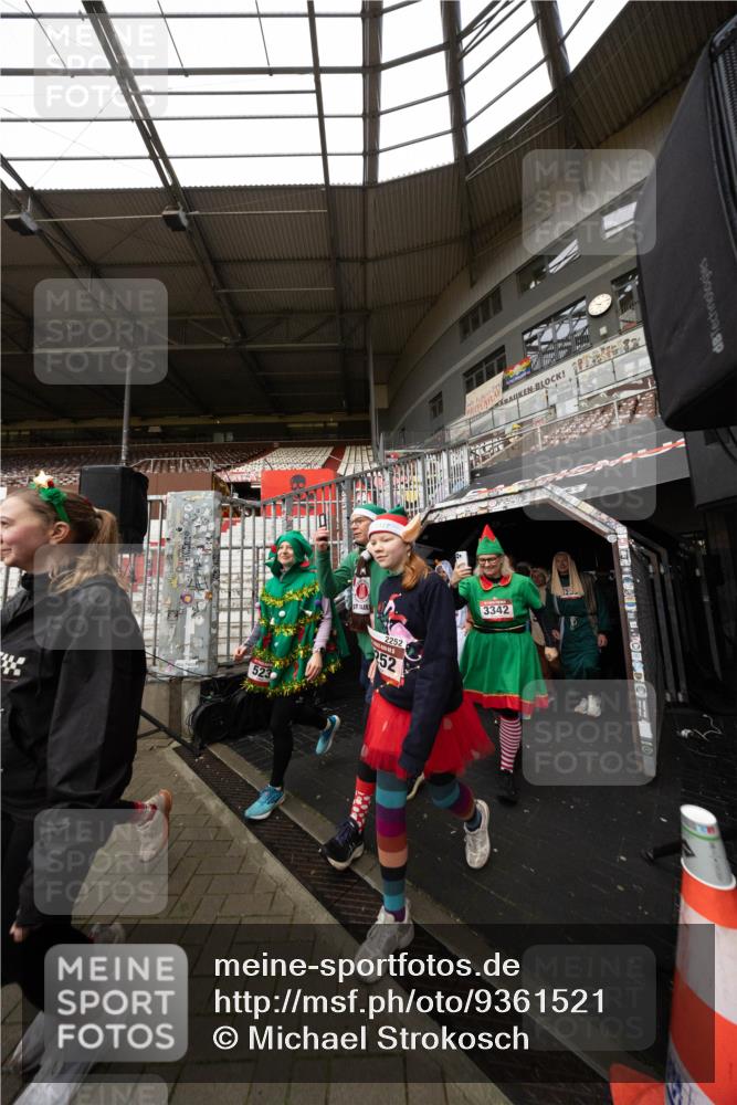 07.12.2025 - St. Pauli X-Mass-Run No. 15 Michael Strokosch http://msf.ph/oto/9361521 07.12.2025 11:14:35 Laufen 523, 2252, 52, 3342 meine-sportfotos.de