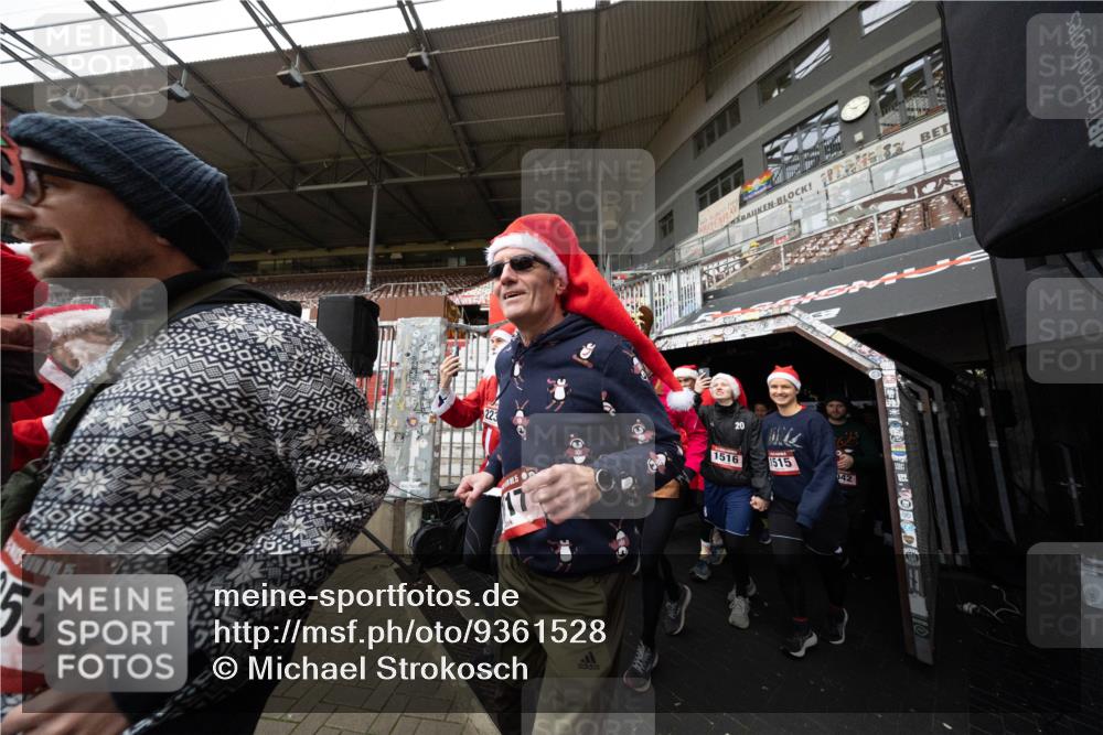 07.12.2025 - St. Pauli X-Mass-Run No. 15 Michael Strokosch http://msf.ph/oto/9361528 07.12.2025 11:14:41 Laufen 15, 53, 3, 1516, 1515, 42 meine-sportfotos.de