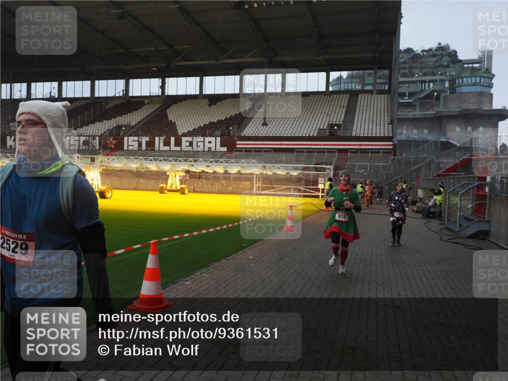 07.12.2025 - St. Pauli X-Mass-Run No. 15 Fabian Wolf http://msf.ph/oto/9361531 07.12.2025 09:59:14 Ziel 939, 1120, 2529, 2657, 3147, 3345 meine-sportfotos.de