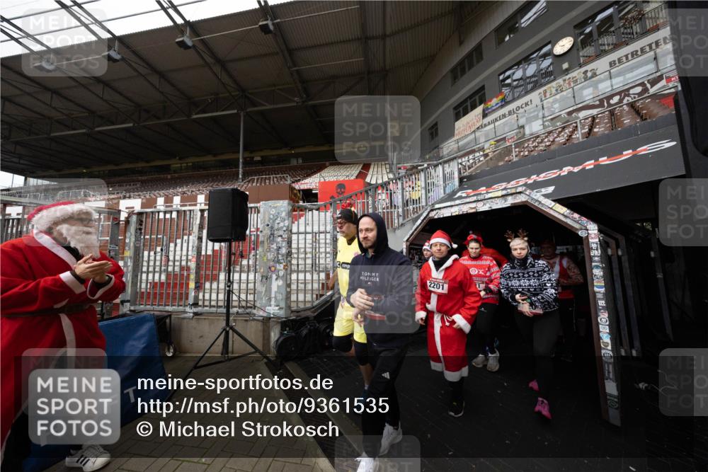 07.12.2025 - St. Pauli X-Mass-Run No. 15 Michael Strokosch http://msf.ph/oto/9361535 07.12.2025 11:14:45 Laufen 2201 meine-sportfotos.de