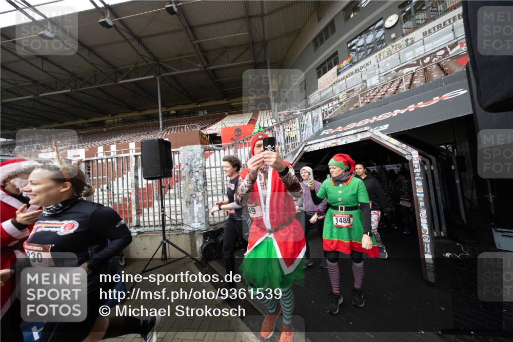 07.12.2025 - St. Pauli X-Mass-Run No. 15 Michael Strokosch http://msf.ph/oto/9361539 07.12.2025 11:14:48 Laufen 230, 1489, 2832 meine-sportfotos.de