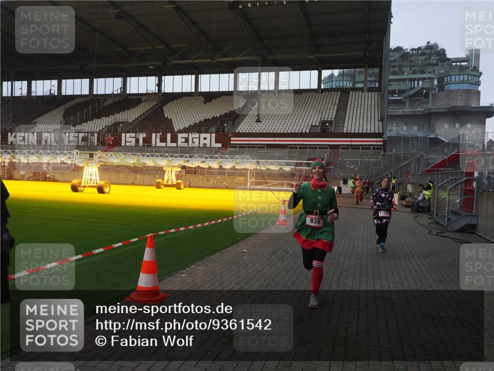 07.12.2025 - St. Pauli X-Mass-Run No. 15 Fabian Wolf http://msf.ph/oto/9361542 07.12.2025 09:59:15 Ziel 939, 1120, 2529, 2657, 3147, 3345 meine-sportfotos.de