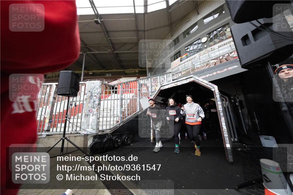 07.12.2025 - St. Pauli X-Mass-Run No. 15 Michael Strokosch http://msf.ph/oto/9361547 07.12.2025 11:15:01 Laufen 2220, 2574, 2218, 1, 2, 3223 meine-sportfotos.de