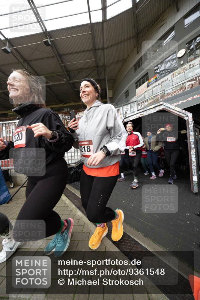 07.12.2025 - St. Pauli X-Mass-Run No. 15 Michael Strokosch http://msf.ph/oto/9361548 07.12.2025 11:15:02 Laufen 220, 15, 218, 50, 2216, 228, 3223 meine-sportfotos.de