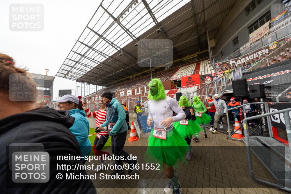 07.12.2025 - St. Pauli X-Mass-Run No. 15 Michael Strokosch http://msf.ph/oto/9361552 07.12.2025 11:15:22 Laufen 49, 288, 282, 279 meine-sportfotos.de
