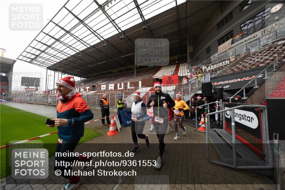 07.12.2025 - St. Pauli X-Mass-Run No. 15 Michael Strokosch http://msf.ph/oto/9361553 07.12.2025 11:15:26 Laufen 3391, 1660, 3437, 2334, 4158 meine-sportfotos.de