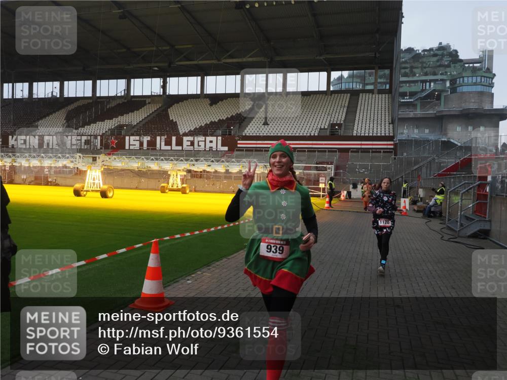 07.12.2025 - St. Pauli X-Mass-Run No. 15 Fabian Wolf http://msf.ph/oto/9361554 07.12.2025 09:59:15 Ziel 939, 1120, 2529, 2657, 3147, 3345 meine-sportfotos.de